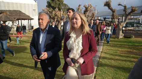 El gobernador Alfredo Cornejo y la vicegobernadora Hebe Casado están de vacaciones. Archivo Los Andes