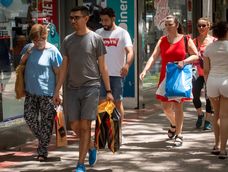 El consumo en hogares cayó en agosto y rompió una racha positiva de ocho meses