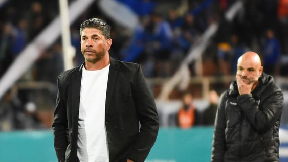 Innovación permanente. Si bien el Tomba es un semillero de entrenadores jóvenes, la realidad indica que los técnicos pasan muy rápido por el club. A pesar de haber logrado el objetivo de la permanencia, podría haber cambios otra vez. Foto: Mariana Villa / Los Andes.