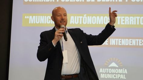 Esteban Allasino, intendente de Luján, apunta a una elección bien local.