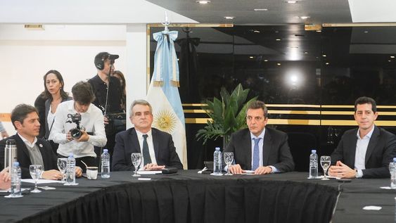 Los gobernadores oficialistas se reunieron en el CFI con la fórmula presidencial de Unión por la Patria y designaron a Eduardo Wado de Pedro como jefe de campaña. Foto: Federico López Claro