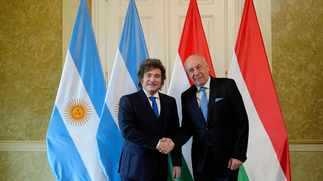 El Presidente Javier Milei junto al Presidente de Hungría, Tamás Sulyok, en el marco de su visita al país para disertar en el CPAC Hungría 2026.