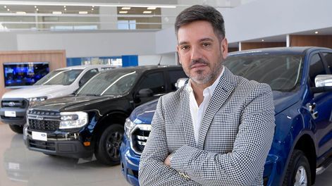 Los Andes | Gerardo Lorenzo en la empresa de venta de autos y camionetas, concesionaria de Ford y Fiat, Lorenzo automotores. Foto: Orlando Pelichotti / Los Andes