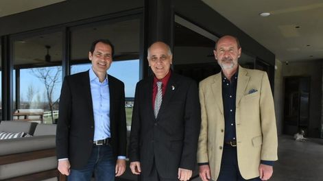 Los Andes | Reunión de Empresarios de la Unión con el presidente de la Cámara de Comercio de Argentina en Emiratos Árabes, Omar Haffar en Casa David, Wine and Horses
