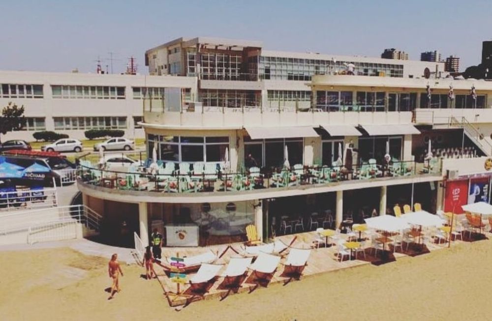 Violenta pelea en un boliche de Mar del Plata durante Año Nuevo: una mujer le cortó la cara a otra con una copa rota. Foto: Instagram qubacafedemar