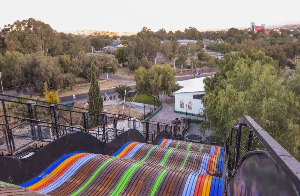 La alfombra mágica era una de las atracciones de Challaolandia y aún hoy se conserva. El resto fue reemplazado por un barrio. Foto: Mariana Villa / Los Andes