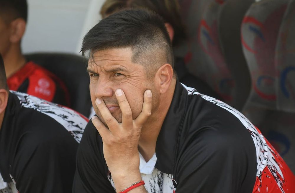 Alejandro Abaurre, consideró que el equipo ha demostrado un juego más regular en las últimas y que se ilusiona, como cualquiera, con la clasificación. Alejandro Abaurre D.T. de HuracánFoto: José Gutierrez / Los Andes