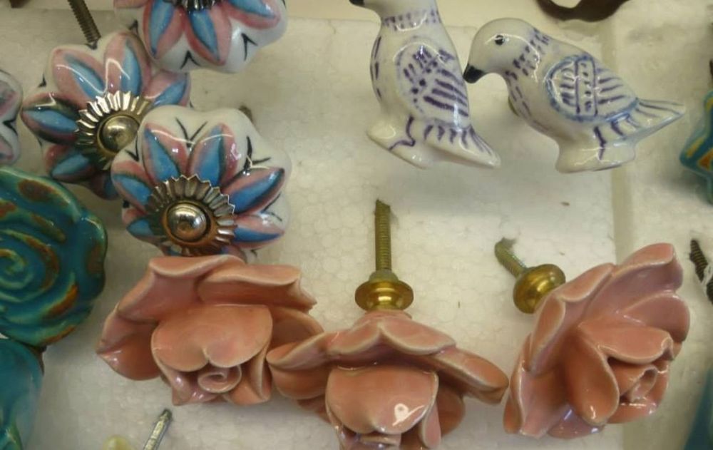 Las manijas pueden reinventarse para aportar un estilo vintage y original a la casa. Es una solución práctica que lleva solo un poco de ingenio.