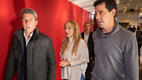 Los Andes | Mendoza es la sede hoy del Frente de Todos a nivel nacional, que convocó a un espacio de debate llamado Peronismo Futuro.El gobernador de San Juan Sergio Uñac, el  ministro del Interior Wado de Pedro junto a la Senadora Anabel Fernandez SagastiFoto: Ig