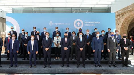 Los Andes | El presidente Alberto Fernández encabezó el acto en el que los gobernadores firmaron el Consenso Fiscal 2020, en el Museo del Bicentenario de Casa RosadaPersonas Fernández Alberto Kicillof Axel de Pedro Eduardo Wado Etiquetas acto gobernadores