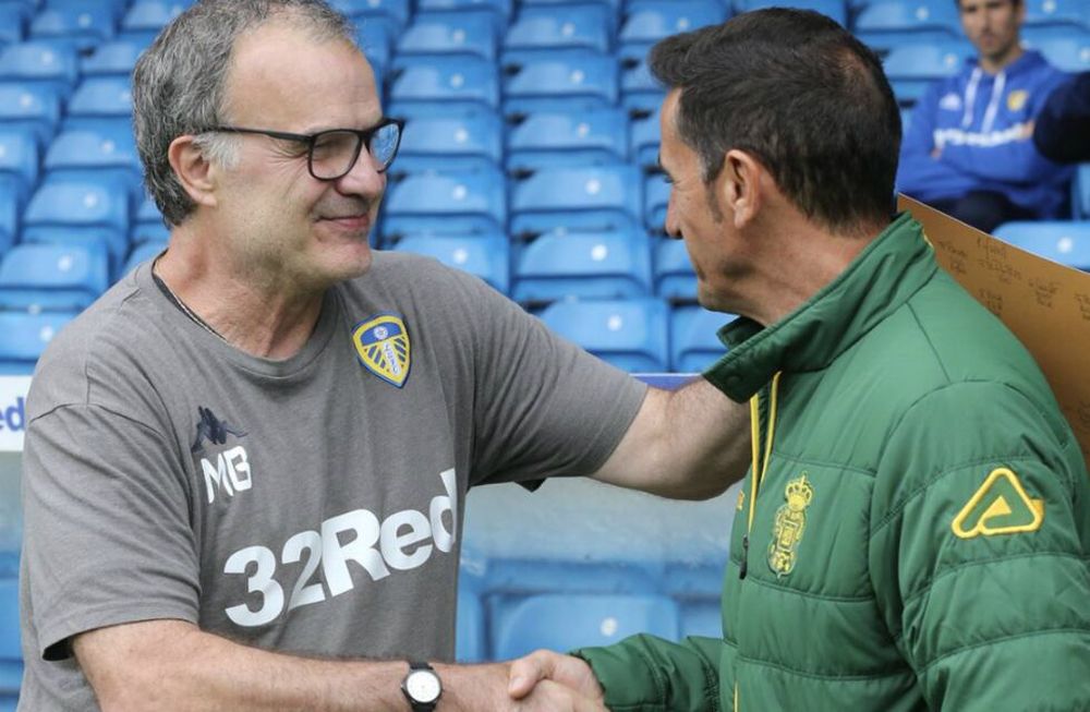 Bielsa dejó su marca en la conferencia de prensa previa al debut con Leeds