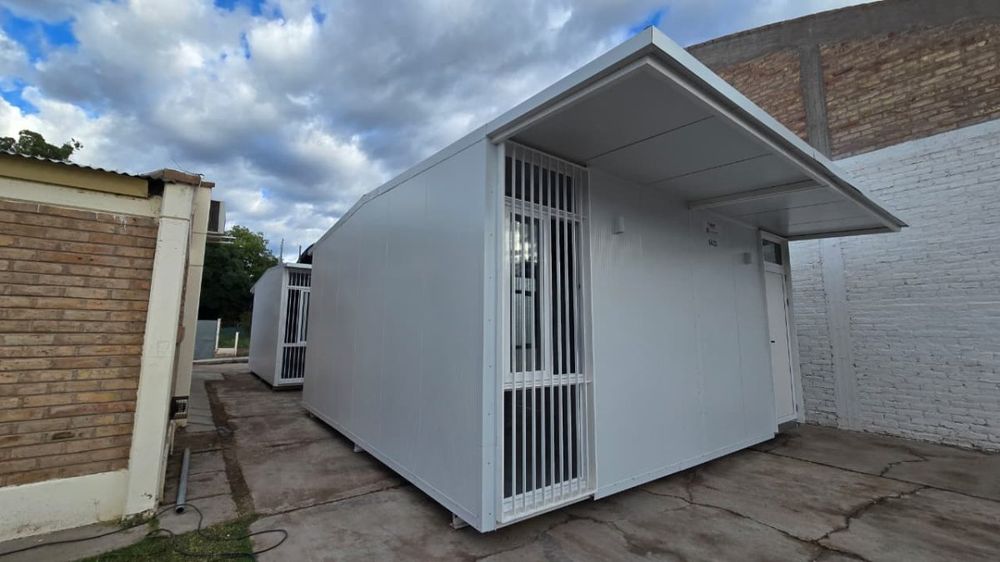 La Dirección General de Escuelas (DGE) avanza con una estrategia inédita en Mendoza: la colocación de aulas portantes en 44 establecimientos educativos de la provincia. Foto: Gobierno de Mendoza 