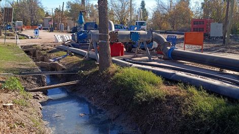 Comenzaron una obra para evitar que los vuelcos de cloacas lleguen a canales de riego en Lavalle