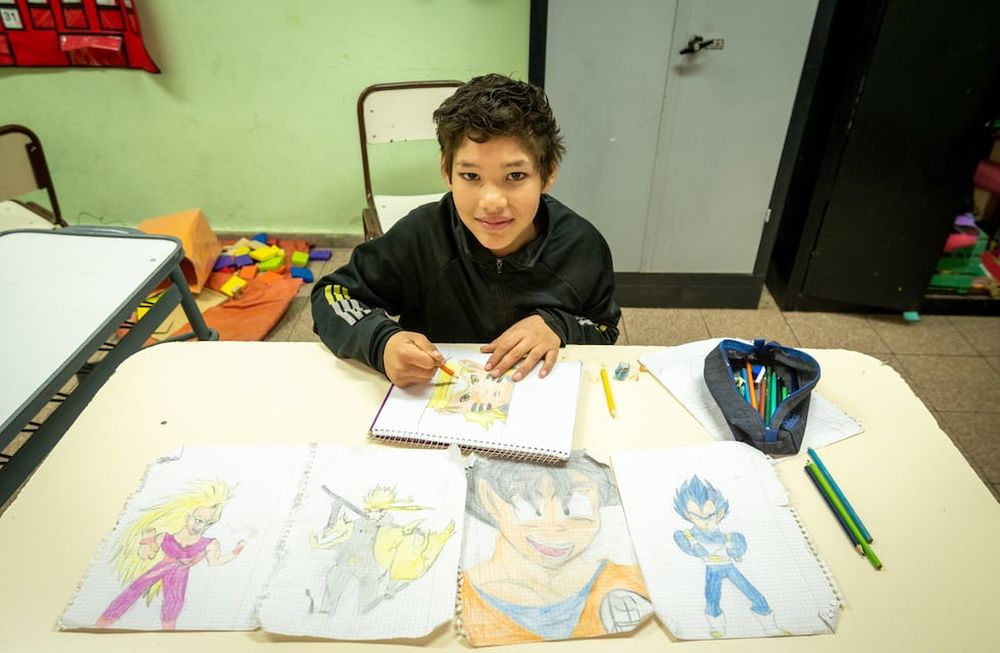 Joaquín Cáceres es fanático de las historietas de Dragon Ball Z. Cumplió el sueño de tener su computadora.Foto: Ignacio Blanco / Los Andes