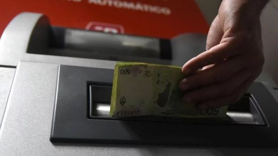 El Gobierno garantiza que habrá efectivo en los cajeros durante el fin de semana