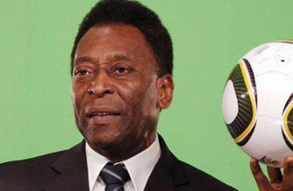 Pelé salió de terapia intensiva y camina por el cuarto