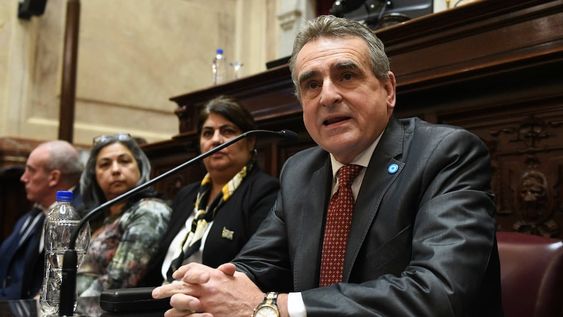 Agustín Rossi afirmó que el Gobierno no enviará más fondos a la Justicia para el pago de aumentos salariales. Foto: Comunicación Senado.