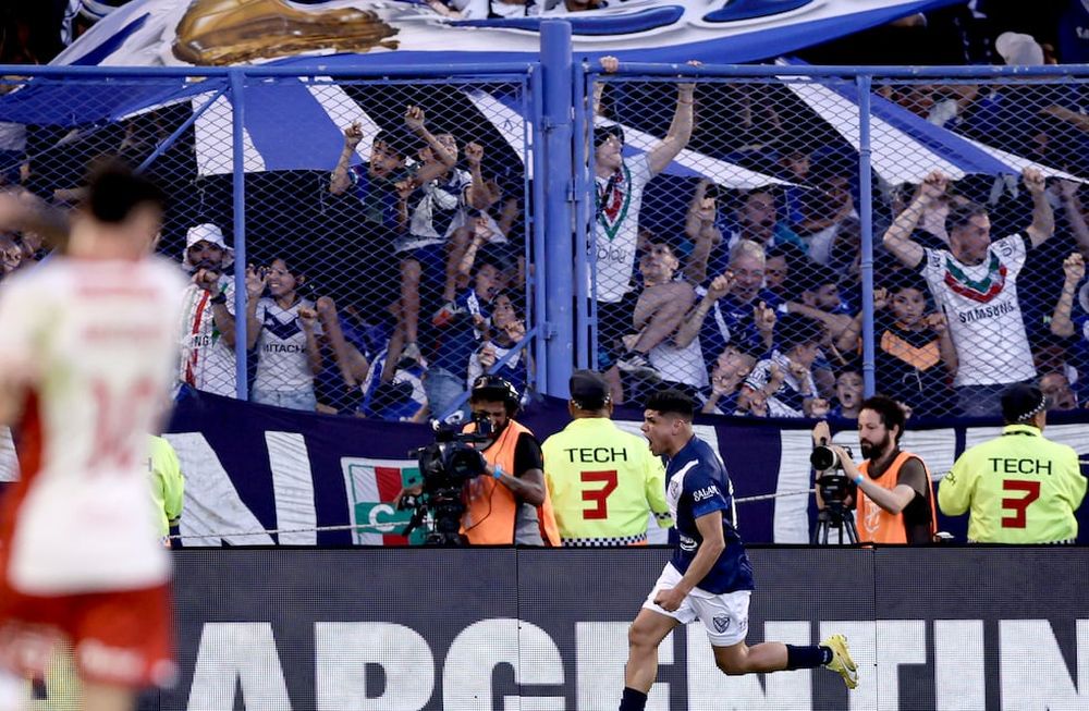 Aquino se despidió de Vélez, después de ser campeón de la Liga Profesional. (Fotobaires)