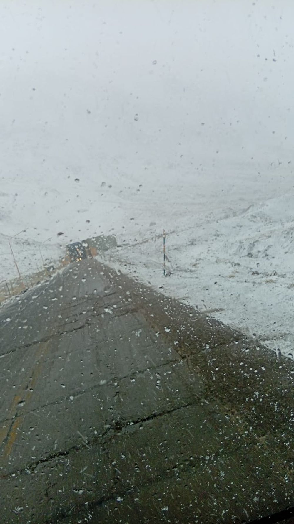 Comenzó a nevar en alta montaña. 