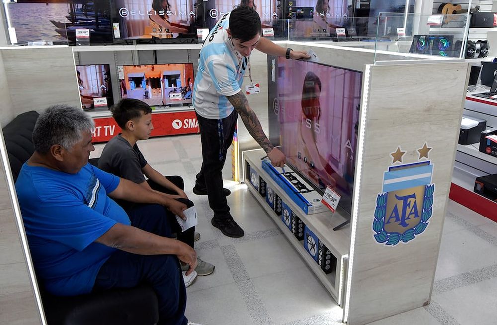 El plan para la financiación y compra de electrodomésticos en cuotas, Ahora 30, comenzó a regir ayer y las casas de electrodomésticos recibieron varias consultas. Foto: Orlando Pelichotti / Los Andes