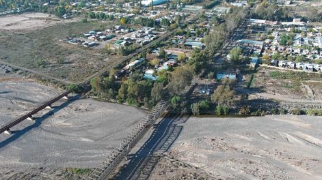 Vista aérea de los puentes de Luján. El que todavía se usa para el tránsito liviano fue construido en 1.898.