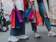 Compras en Chile. Desde la FEM entienden que las actividades comerciales irregulares generan competencia desleal con quienes realizan actividades lícitas y pagan sus impuestos.