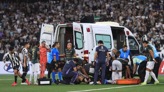 Impactante choque de cabezas en la Copa Libertadores