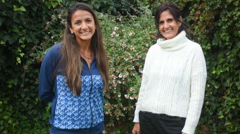 Los Andes | Celia Tejerina, Windsurfista olímpica, y su mamá María Marckern, la ex andinista que hizo cumbre en el Cerro Aconcagua en un día.  / Nicolás Ríos