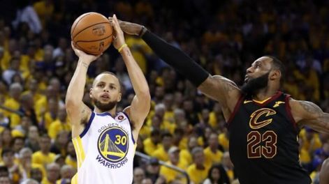 NBA: Golden State ganó el primer juego de la serie final en el suplementario