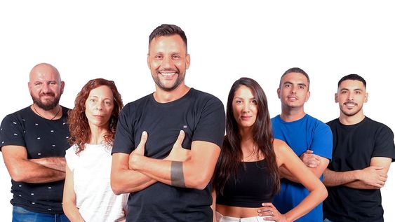 Los periodistas Más Vivo Que Nunca: Ignacio de La Rosa, Alejandra Vargas, Pablo Philippens, Emilce Campigoto, Rodrigo Cuello y Nicolas Nicolli. Foto: Marcelo Rolland / Los Andes