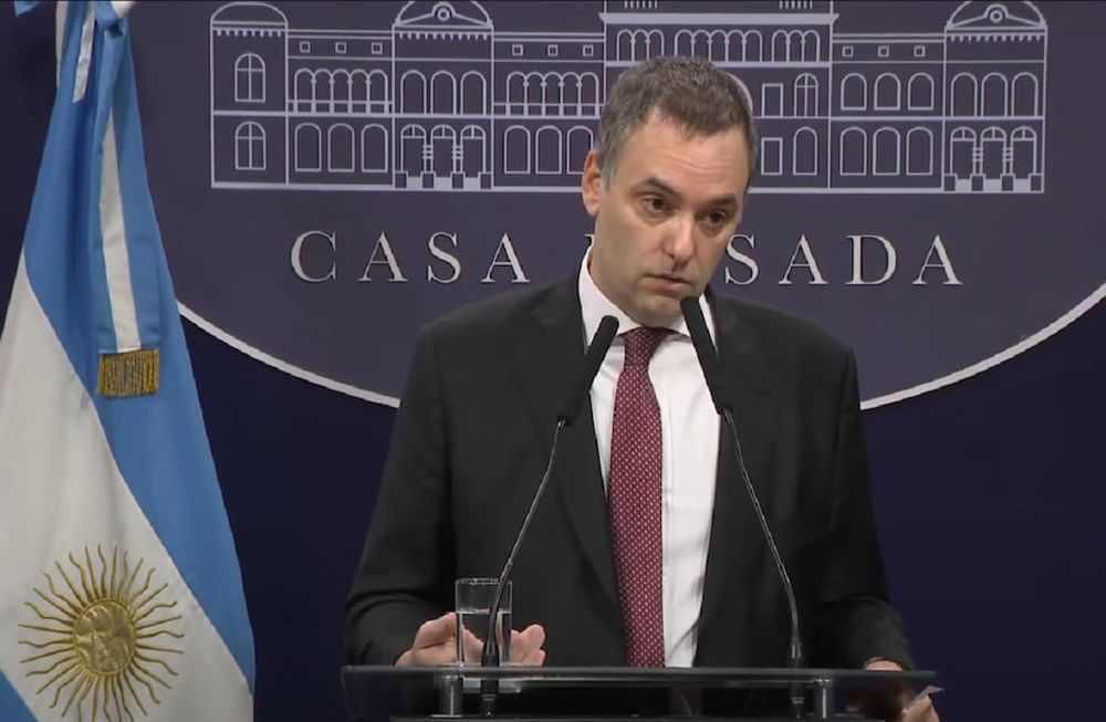 El vocero presidencial Manuel Adorni en conferencia de prensa este viernes