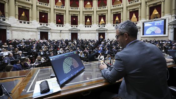 Anticipan una Cámara de Diputados polarizada entre PJ y LLA.