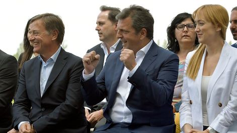 Los Andes | Sergio Massa, ministro de Economía de la Nación, pasó este lunes por Mendoza para anunciar una serie de medidas para paliar los daños ocasionados por las heladas tardías del 31 de octubre y 1 de noviembre, en el marco del Plan Integral de protección a eco