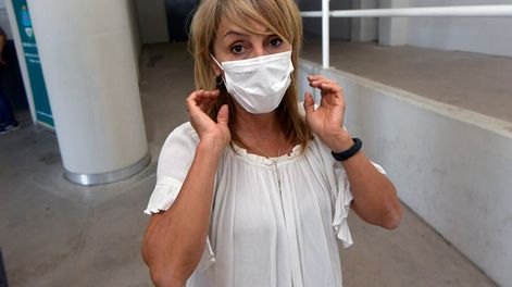 Los Andes | Claudia Iturbe, la secretaria general de de Ampros dice que al menos 100 profesionales del Hospital Notti están dispuestos a renunciar por llevar años contratados bajo la modalidad prestaciones.Foto: Orlando Pelichotti/ Los Andes