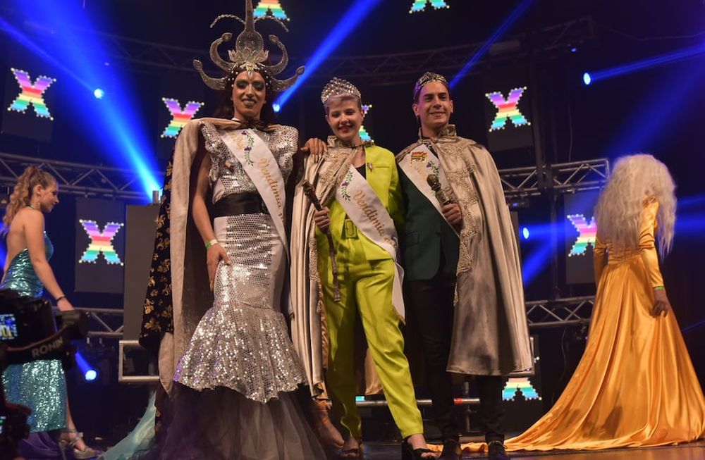 Vendimia para todos 2023. Frazzu, Reina Drag, Rocío García, nueva Reina del género femenino y Pablo Schiaroli, el Rey. Fotos Gentileza FPT