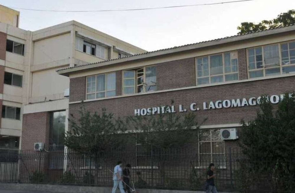 El policía fue asistido inicialmente en el hospital Lagomaggiore.