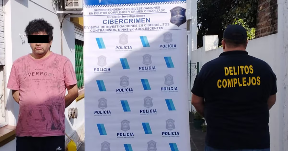 Cayó un pedófilo que distribuía material de abuso sexual infantil y tenía un manual para captar menores