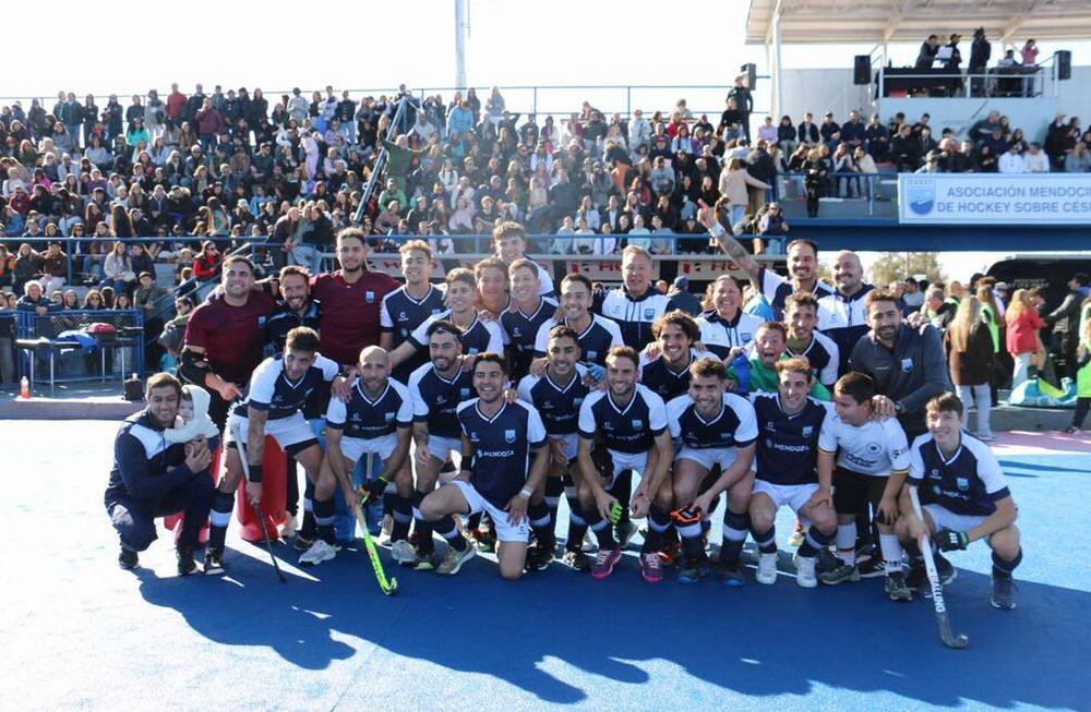 Ante su público el seleccionado masculino mayor de hockey sobre césped logró su cuarto titulo Argentino; las vueltas olímpicas anteriores fueron en 2012, 2019  y 2022. / Foto Gentileza Emmanuel González