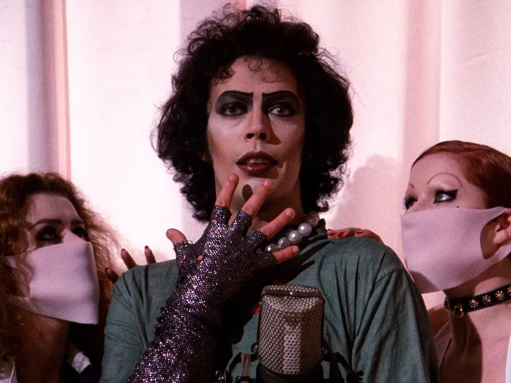 Tim Curry pasó a la historia del cine por su rol en The Rocky Horror Picture Show (1975)