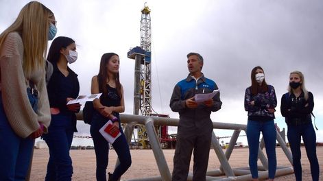 Fundación YPF otorga becas a estudiantes de primer año de la universidad, que estudien carreras ligadas a la energía / Gentileza