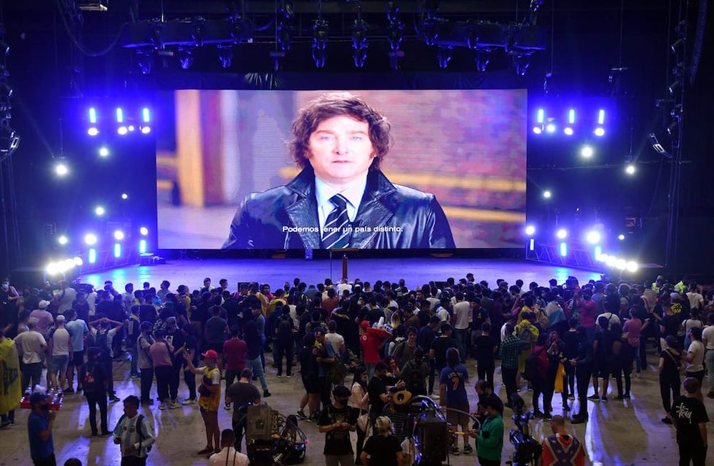 Ciudad de Buenos Aires. Búnker de campaña de Javier Milei, el principal candidato a diputado nacional de La Libertad Avanza, en el Luna Park. Logró el tercer lugar. (Télam)