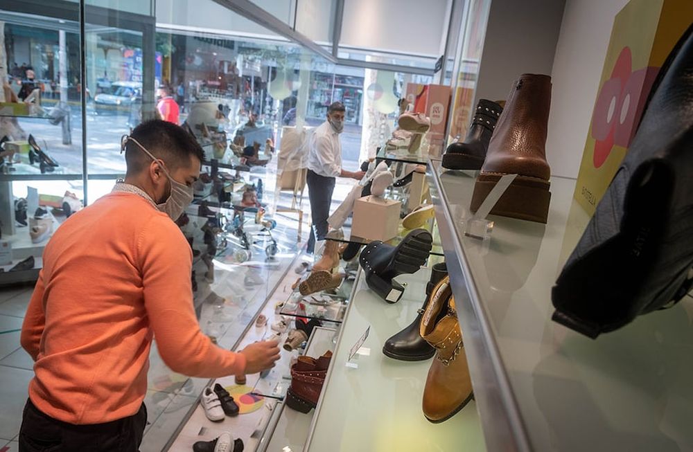 Se espera que el comercio y el turismo demanden más mano de obra en temporada alta.