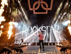Duki en el primero de los shows en el Movistar Arena de Buenos Aires.