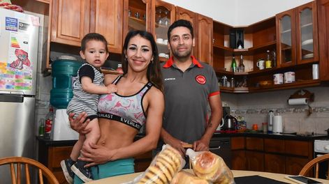 Los Andes | Maira Quiroga es fisicoculturista categoría Bikini Fitness, vende panes protéicos para juntar el dinero para poder competir.Foto: Mariana Villa / Los Andes