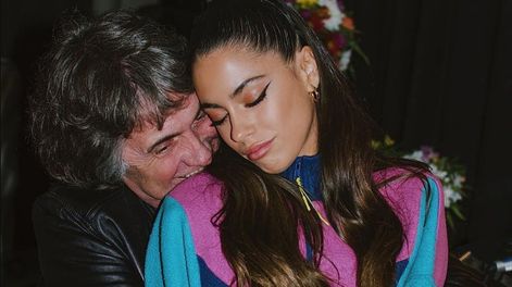 Alejandro Stoessel junto a Tini.