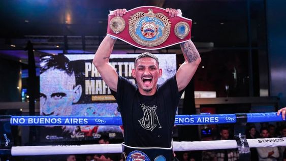 El pupilo de Pablo Chacón le arrebató los dos cinturones a Alberto Palmeta y se coronó campeón Latino (OMB) y Fedelatin (AMB) de los welter.