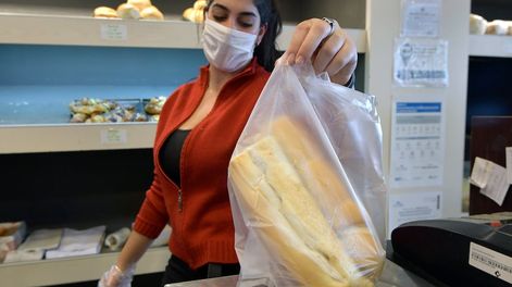 Los Andes | El costo del harina movilizó un pronunciamiento de la Federación Argentina de panaderos, que impactará en los mostradores de Mendoza. Foto: Orlando Pelichotti / Los Andes