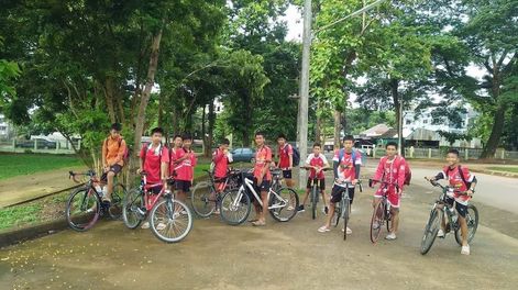 Buscan en una cueva a 12 nenes de un equipo de fútbol que se perdieron en Tailandia