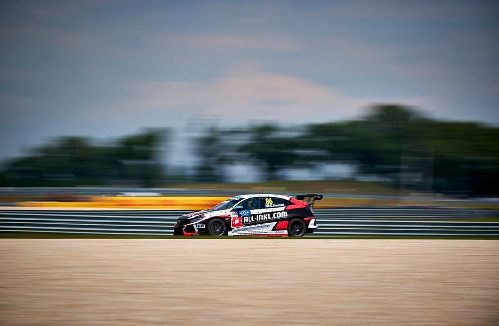 WTCR: Guerrieri cerró su participación del sábado en Eslovaquia