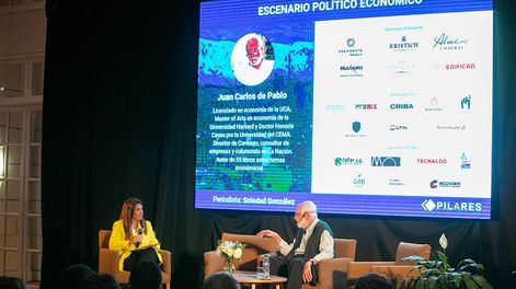 Juan Carlos de Pablo, licenciado en Economía, luego de su exposición respondió las preguntas de Soledad Gonzalez, editora de Economía de Los Andes.. Foto Los Andes
